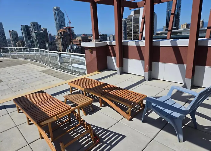 Elegant Unique Downtown Vancouver Loft, Comfort & Convenience Combined